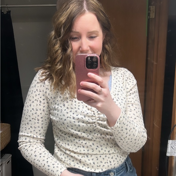 Profile Picture of Rachel Ertl (@rachel_e23) on Poshmark