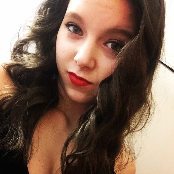 Profile Picture of Heather Tsatsa (@htsatsa) on Poshmark