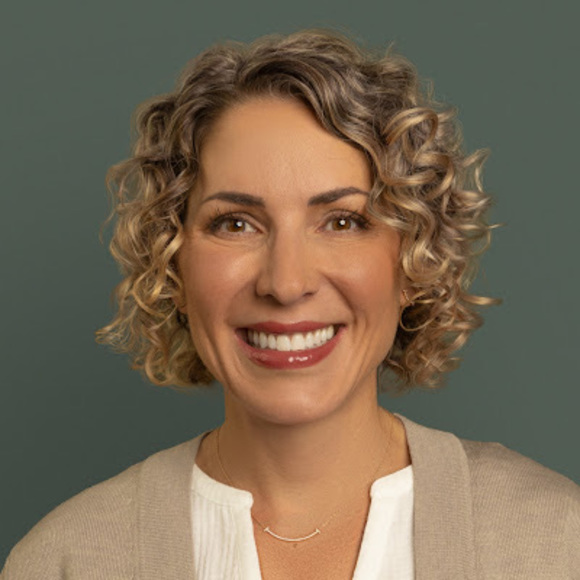 Profile Picture of Melina Fairleigh (@melinaranii) on Poshmark