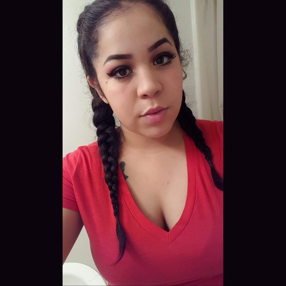 Profile Picture of Aneel Mendoza (@aneelmendoza) on Poshmark