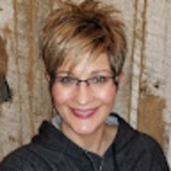 Profile Picture of Mz Mz (@mzemeski) on Poshmark