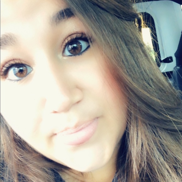 Profile Picture of Courtney Suhay (@csuhay87) on Poshmark