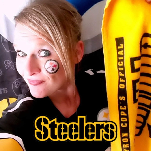 Profile Picture of Andrea Harstad (@harstadandrea) on Poshmark