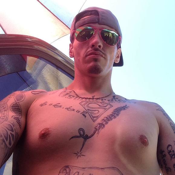 Profile Picture of Ian Parker (@ianparker828) on Poshmark