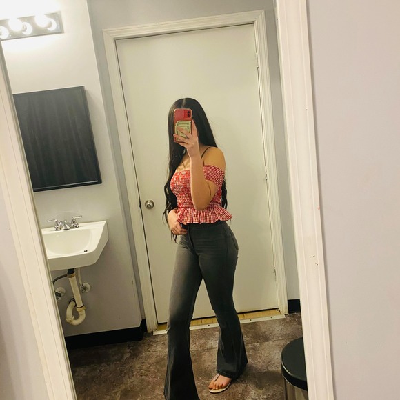 Profile Picture of Everling Andino valdivia (@everling148) on Poshmark