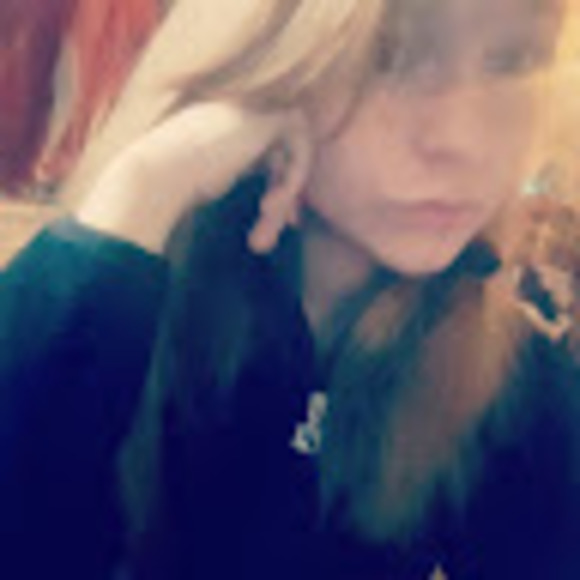 Profile Picture of Aspen Roesser (@aspenroesser) on Poshmark