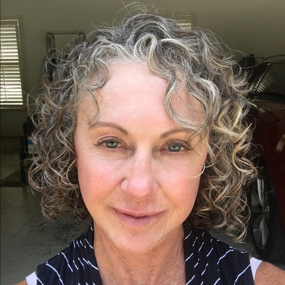 Profile Picture of Jayne Getsinger (@jaynegetsinger) on Poshmark