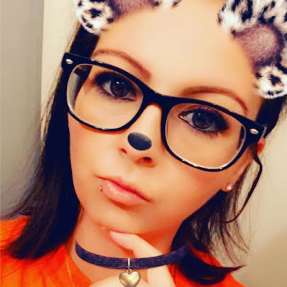 Profile Picture of Tiara Onraet (@tiaraonraet85) on Poshmark