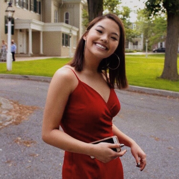 Profile Picture of Julia Downs (@jkdowns23) on Poshmark