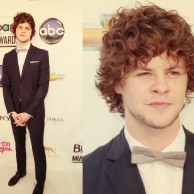 Profile Picture of Jay In A Suit (@jayinasuit) on Twitter