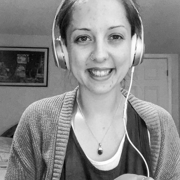 Profile Picture of Victoria Goadsby (@victoriagoadsby) on Poshmark