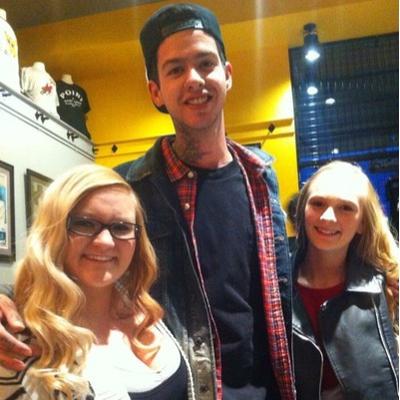 Profile Picture of Heather Hurt (@@Yo_its_Heather_) on Twitter