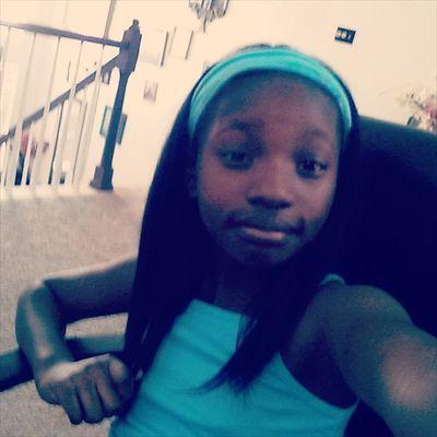 Profile Picture of Gloria Russ (@Me_TheQueen167) on Twitter