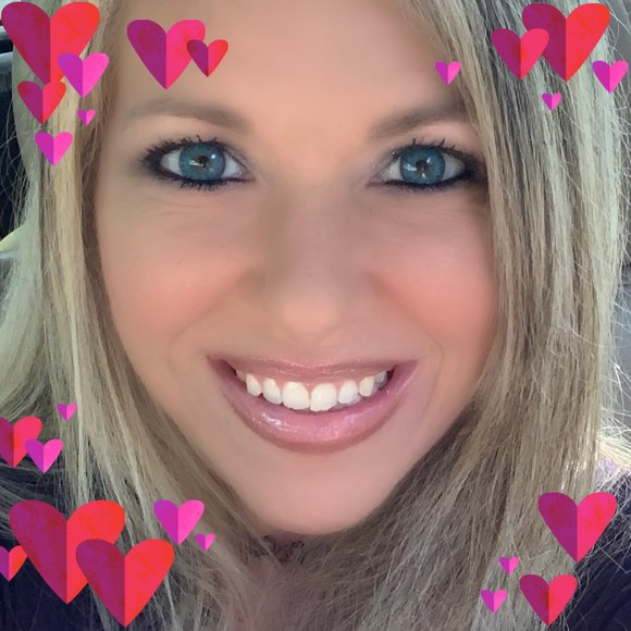 Profile Picture of Jennifer Parkerson (@jennifer_71400) on Poshmark