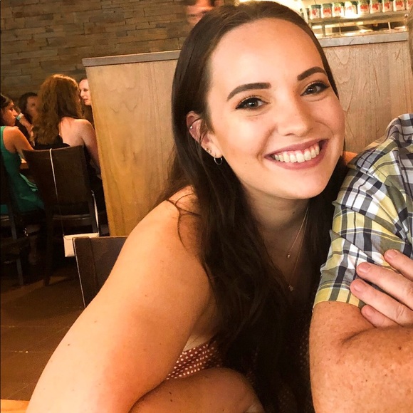 Caitlin Dromm - Poshmark Profile Picture of Caitlin Dromm (@cdromm) on Poshmark