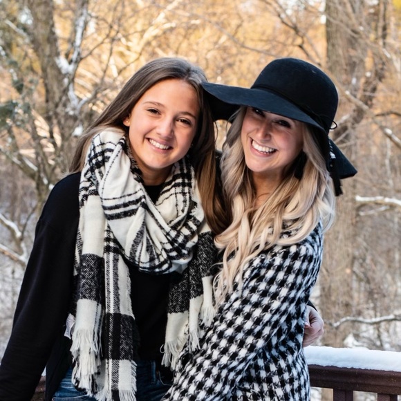 Profile Picture of Ady Mittlestadt (@adymittlestadt) on Poshmark