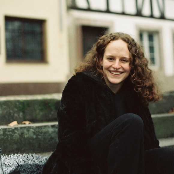 Profile Picture of Leah Brendler (@leahbrendler) on Poshmark