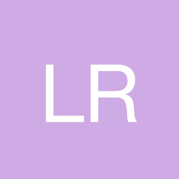 Profile Picture of Latoya Roberts (@latoyamoe) on Poshmark