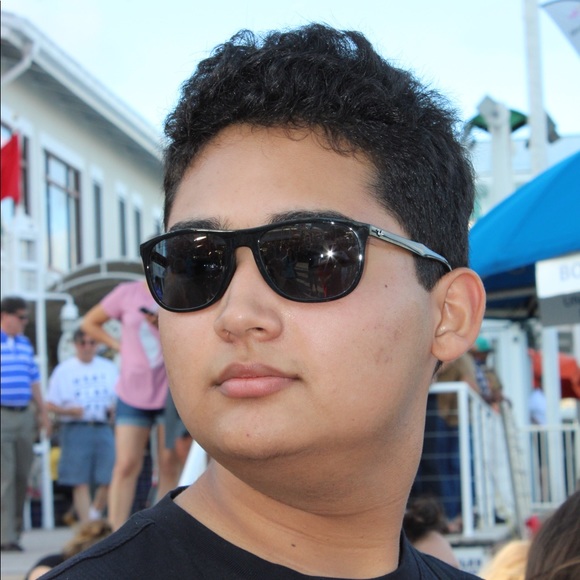 Profile Picture of Mario Robledo (@mayorob) on Poshmark