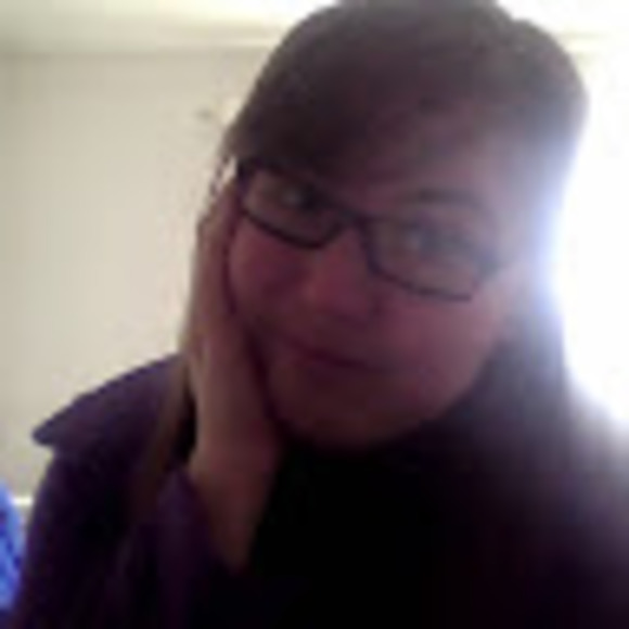 Profile Picture of Amber-lee Clifford-williams (@ambleecee) on Poshmark