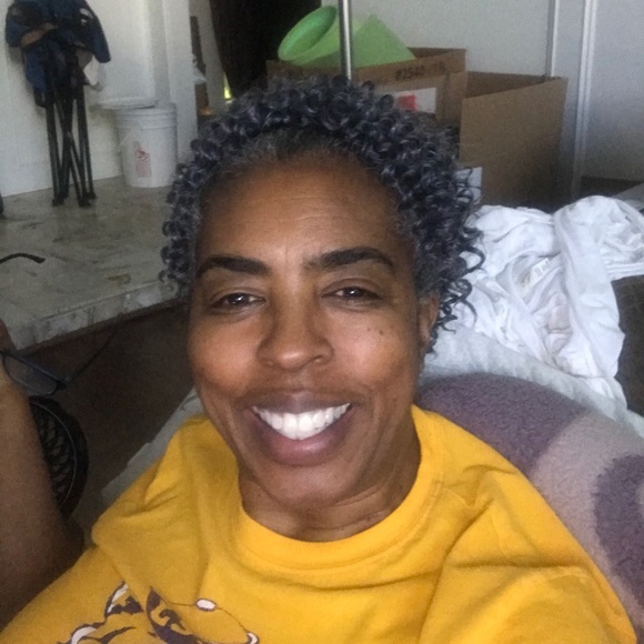 Profile Picture of Pennie Bannister (@urkaspain) on Poshmark