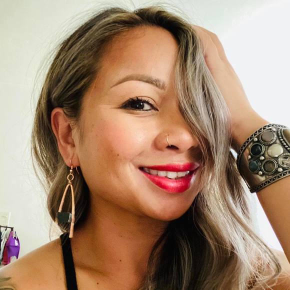 Profile Picture of Vimol Chhoeung (@vimolchhoeung) on Poshmark