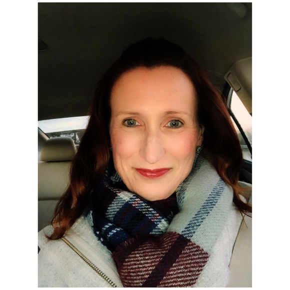 Profile Picture of Jenny Longval (@jenniferlong519) on Poshmark