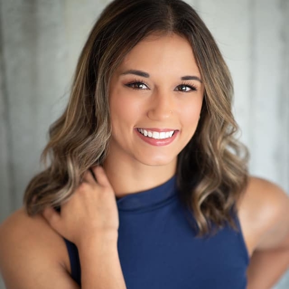 Profile Picture of Abby Okoneski (@abbyokoneski) on Poshmark