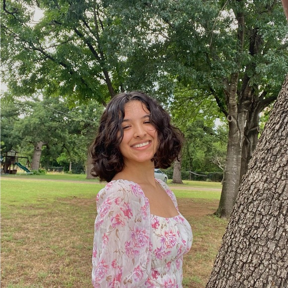 Profile Picture of Clarissa Escobar (@clarissa4055) on Poshmark