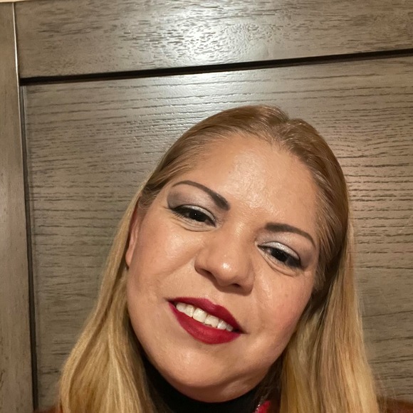 Profile Picture of Luz Silva (@lucero1975) on Poshmark