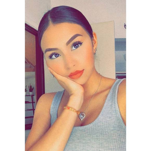 Profile Picture of Daniela Campos (@danielacampo500) on Poshmark