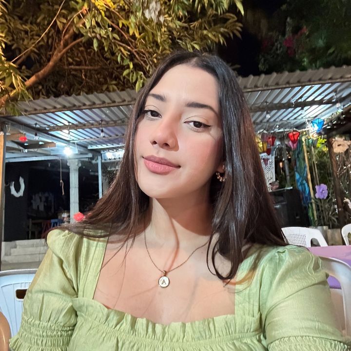 Alexandra Albanez - Tiktok Profile Picture of Alexandra Albanez (@_bealz21) on Tiktok