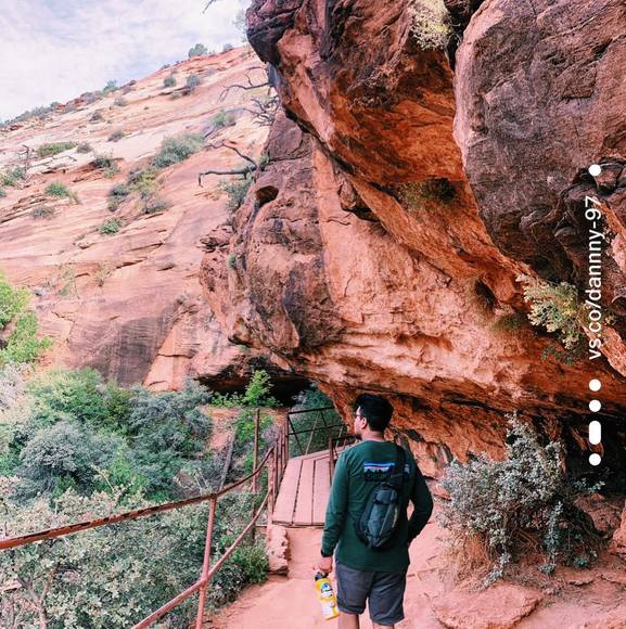 Profile Picture of Daniel Meza (@mezadanny21) on Poshmark