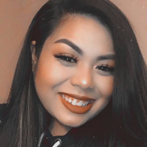 Profile Picture of Tati Vilaylack (@chinnnaaaa__) on Poshmark