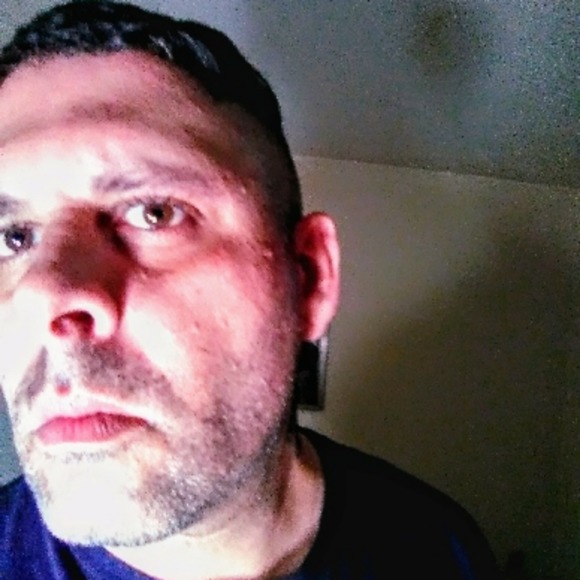 Profile Picture of Daniel Esposito (@danielesp0413) on Poshmark
