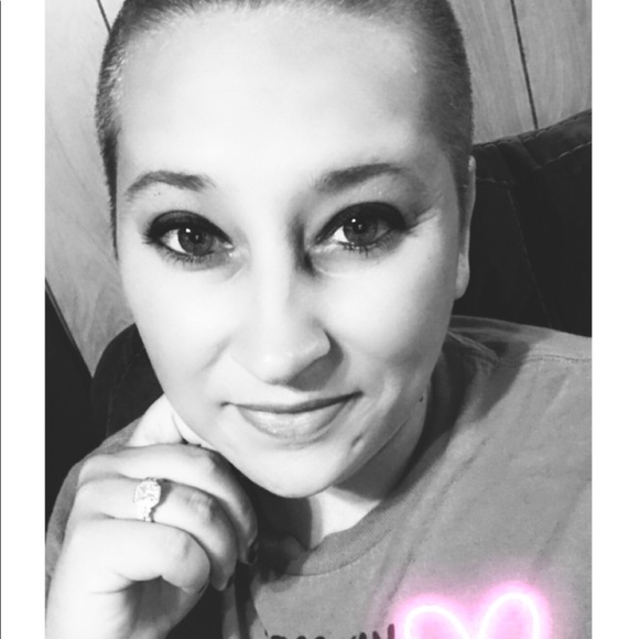 Profile Picture of Angela Kissiar (@kissiarwife19) on Poshmark