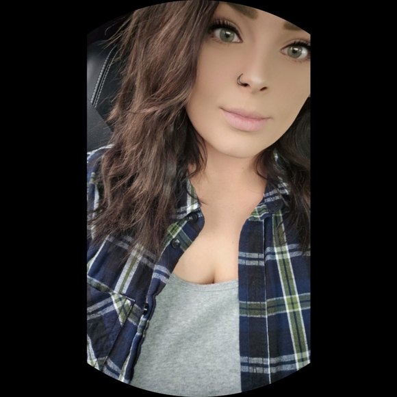 Profile Picture of Chelsy Guthridge (@chelsyguthridge) on Poshmark