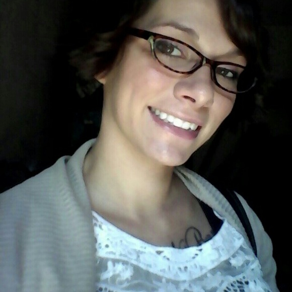 Profile Picture of Kim Ehlen (@warnerkim000) on Poshmark