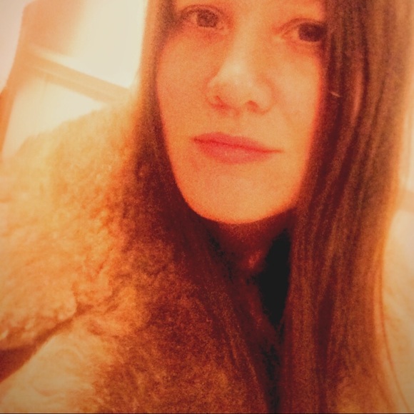 Profile Picture of Sarah Cole (@lyonsvintage) on Poshmark