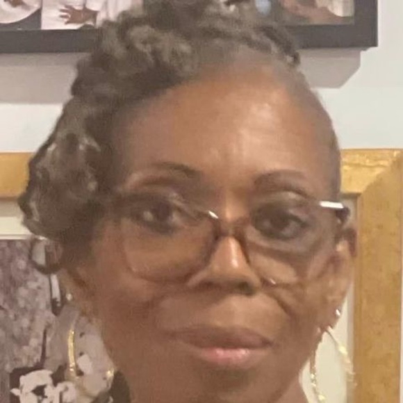 Profile Picture of Aletha Clay-stokes (@alethastokes) on Poshmark