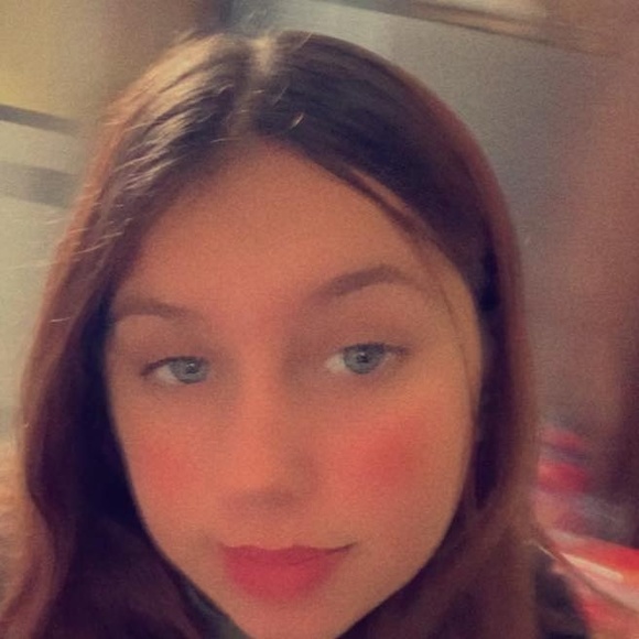 Profile Picture of Bethany Varin (@bethanyvarin) on Poshmark