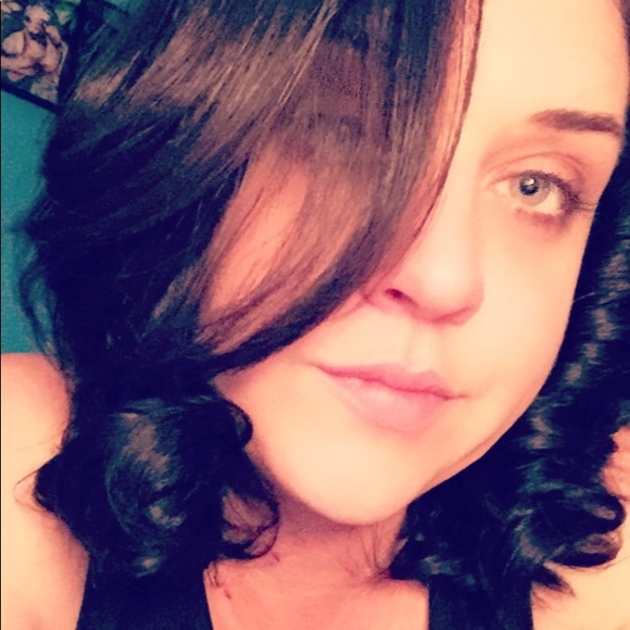 Profile Picture of Alison Bedenbaugh (@a_bedenbaugh) on Poshmark