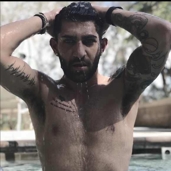 Profile Picture of Hamza Albirmani (@hamzaalbirmani) on Poshmark