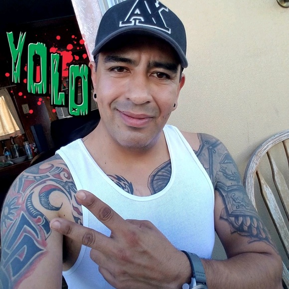 Profile Picture of Victor Zamarron (@victorzamarron) on Poshmark