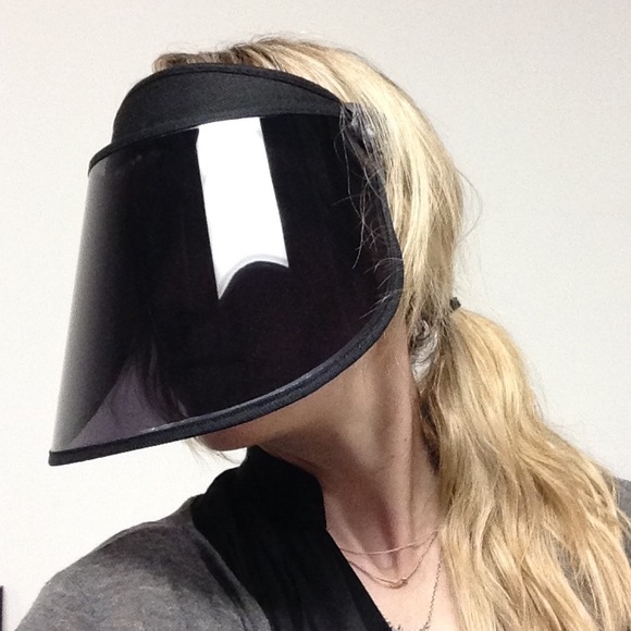 Profile Picture of Eve Macdougall (@pastforward) on Poshmark