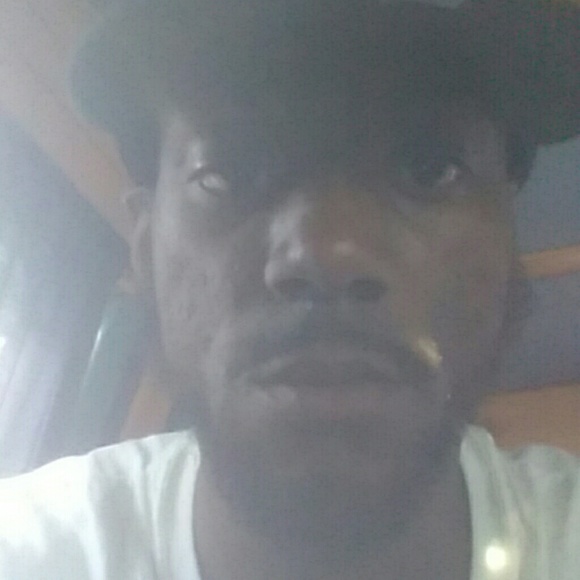 Profile Picture of Derrick Guillebeau (@deski22) on Poshmark