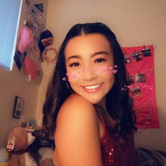 Profile Picture of Han Huynh (@hellohan) on Poshmark