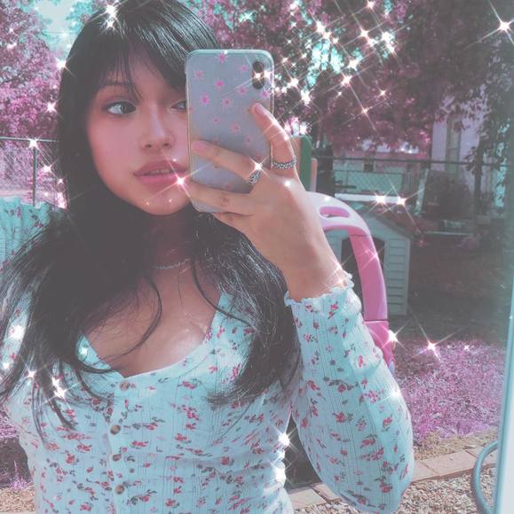 Profile Picture of Giovanna Villagomez (@giovis235) on Poshmark