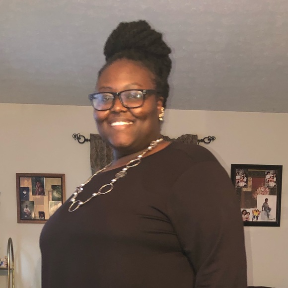 Profile Picture of Simone Minor (@monie699) on Poshmark