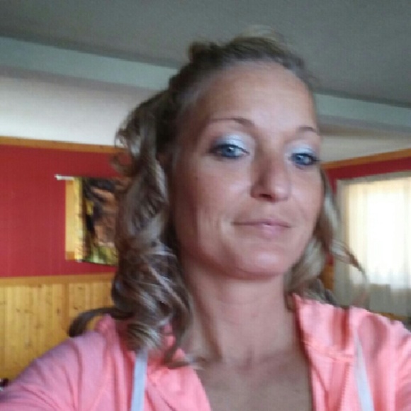 Profile Picture of Amy Kirkey (@amyk1979) on Poshmark